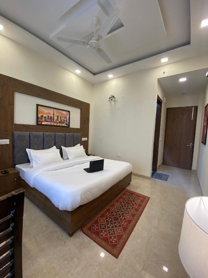Hotel Woodlark Zirakpur - A Peaceful Stay Luaran gambar